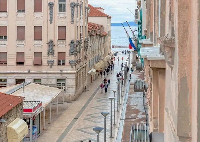 Luxury L'avenue Vendégház 4*