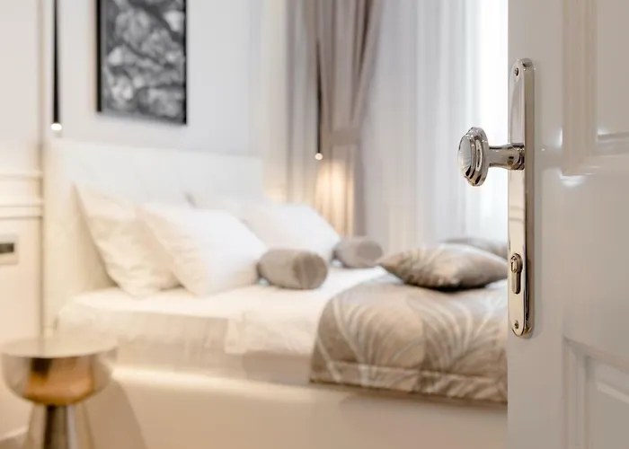 Luxury L'avenue Guest house 4*