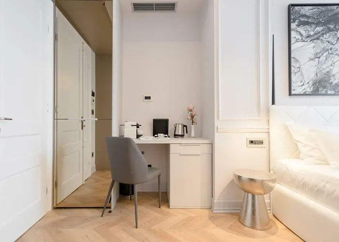 Luxury L'avenue Guest house