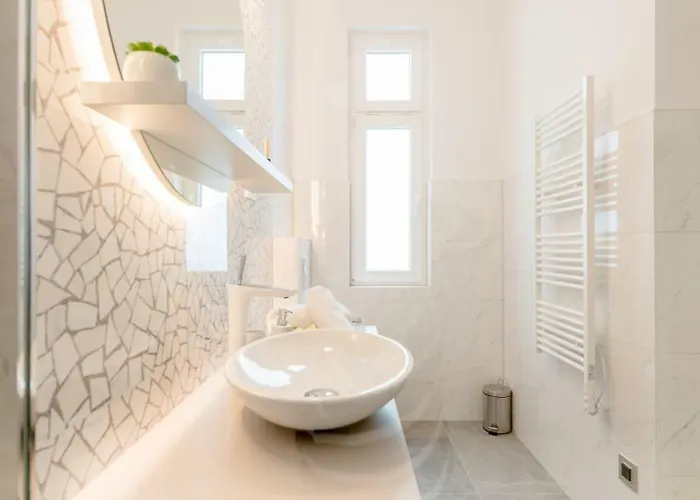 Luxury L'avenue Guest house